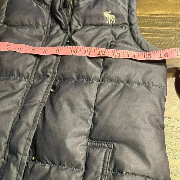 Abercrombie Puffer Vest - Picture 7 of 10